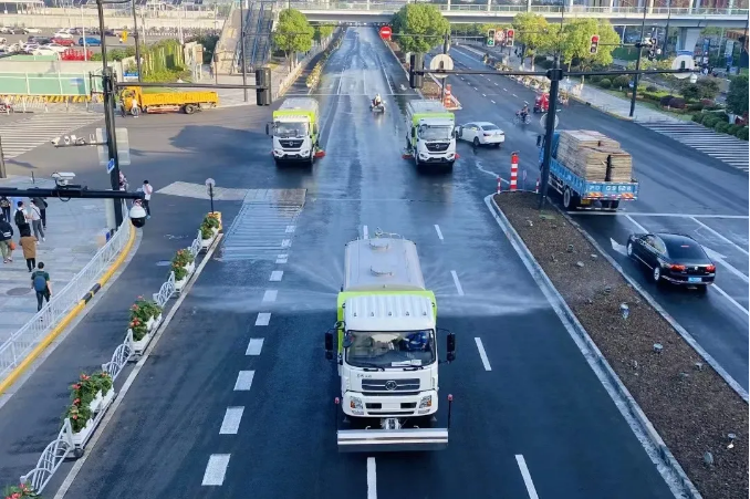 路面见本色丨USDT钱包环境新能源环卫装备服务上海进博会！